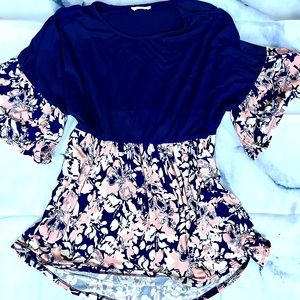 Adorable fit and flare style blouse XL
